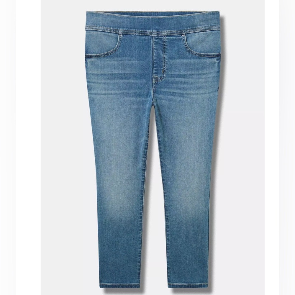 Torrid Cropped Lean Jean EUC